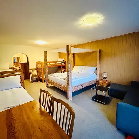 Spacious In Swiss Alps Tatil Evi Klosters